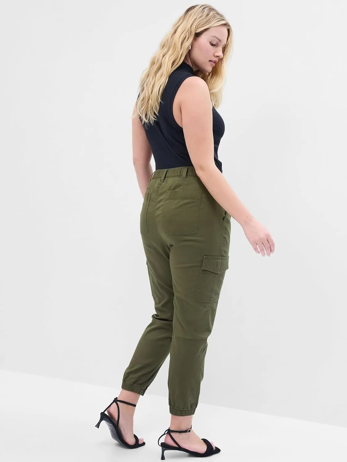 GAP Women's Girlfriend Cargo Jogger
