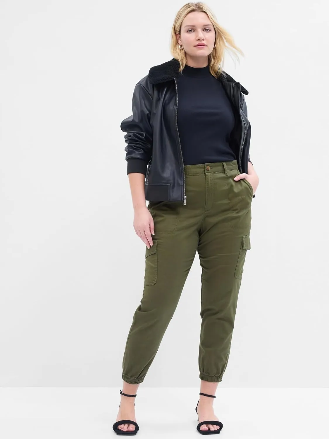 GAP Women's Girlfriend Cargo Jogger
