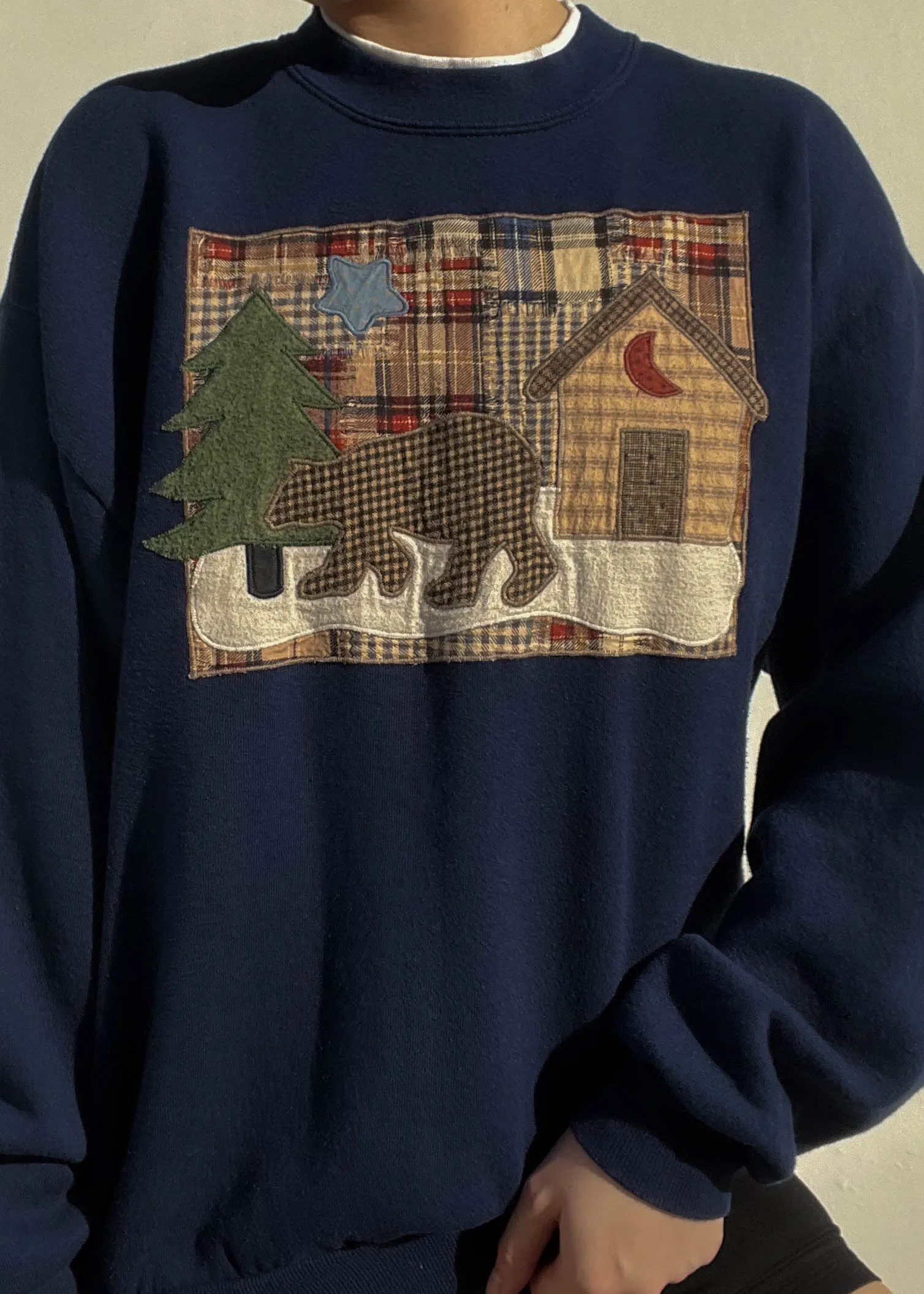Grizzly Cabin Layered Crewneck (L)