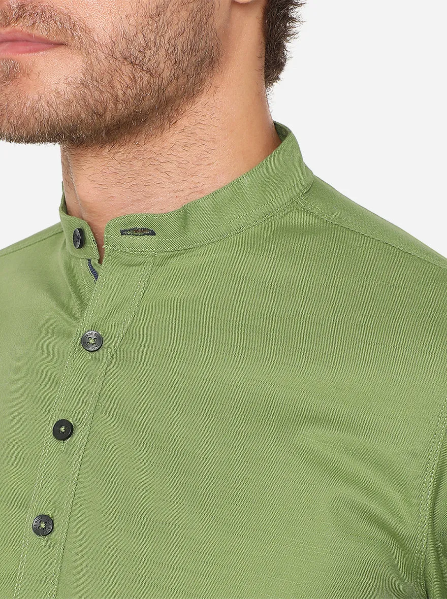 Piquant Green Solid Slim Fit Semi Casual Shirt | JadeBlue